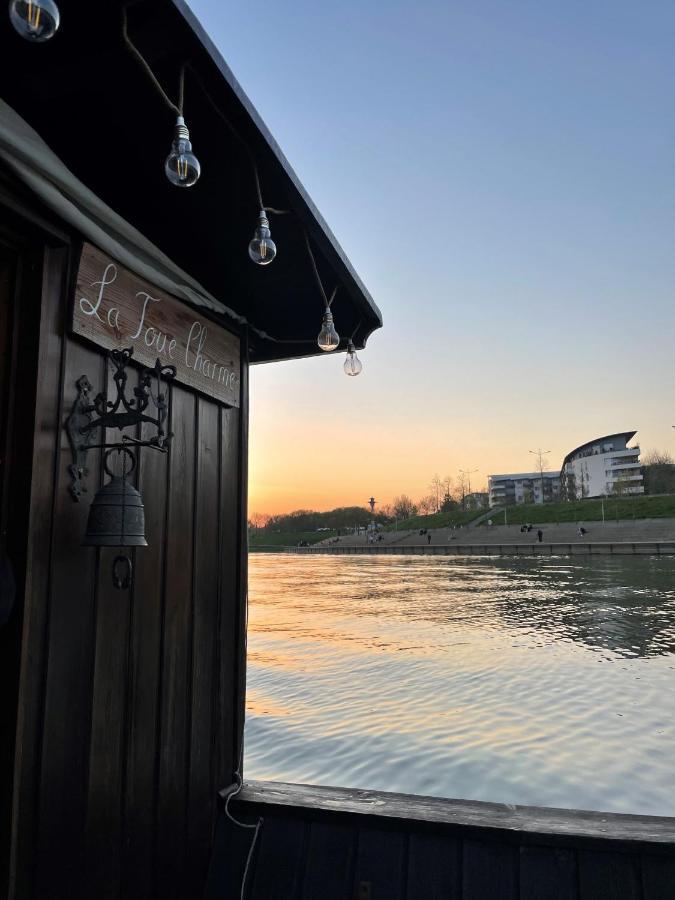 Logement Insolite La Toue Cabanee Centre Ville อองเชร์ ภายนอก รูปภาพ